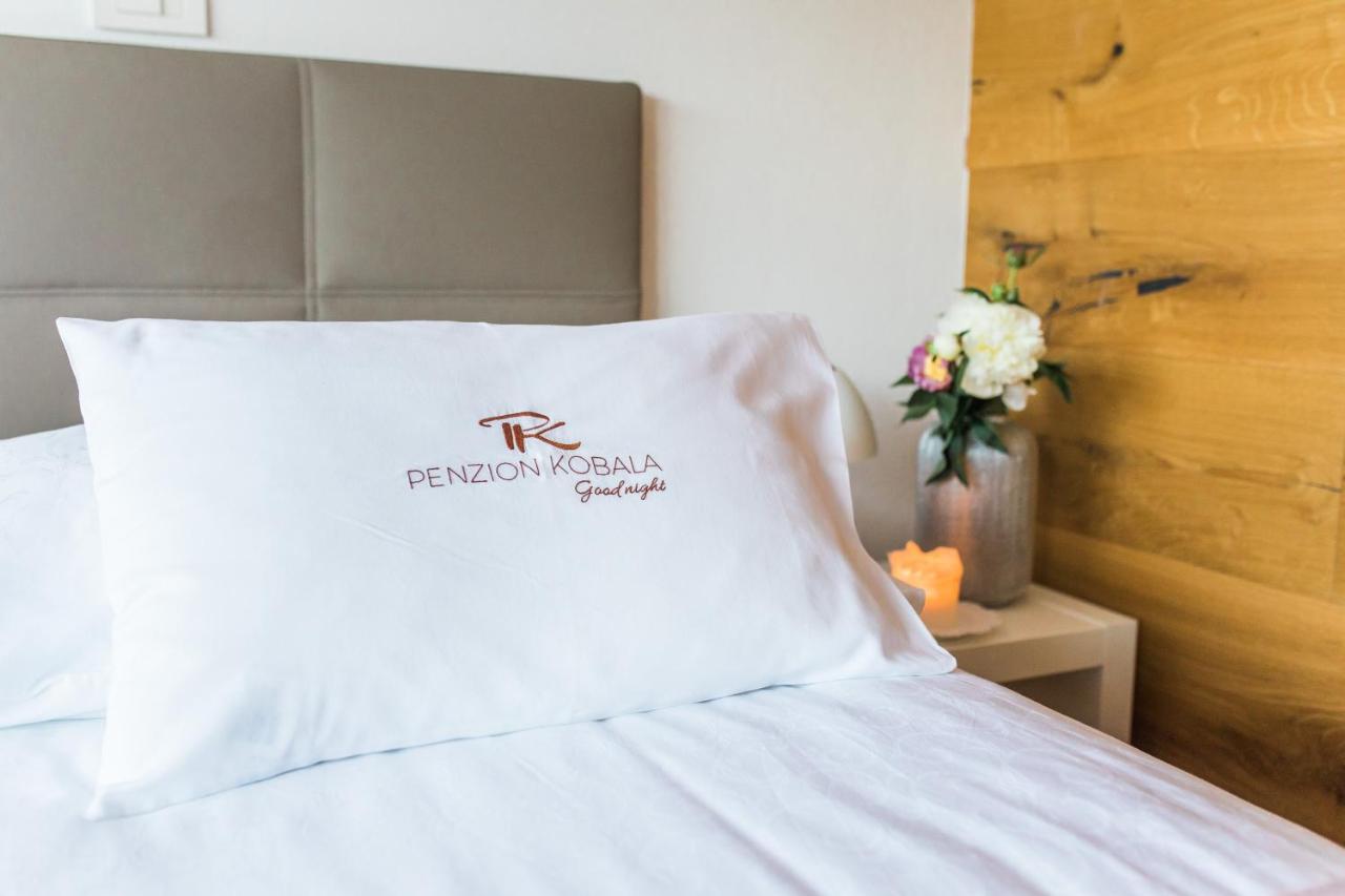 Hotel Penzion Kobala トールミン エクステリア 写真