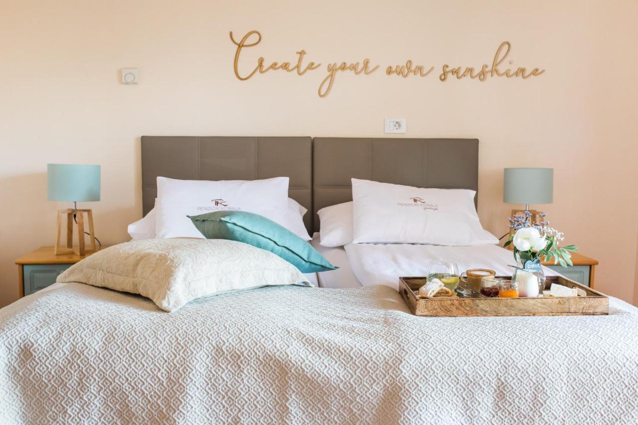 Hotel Penzion Kobala トールミン エクステリア 写真