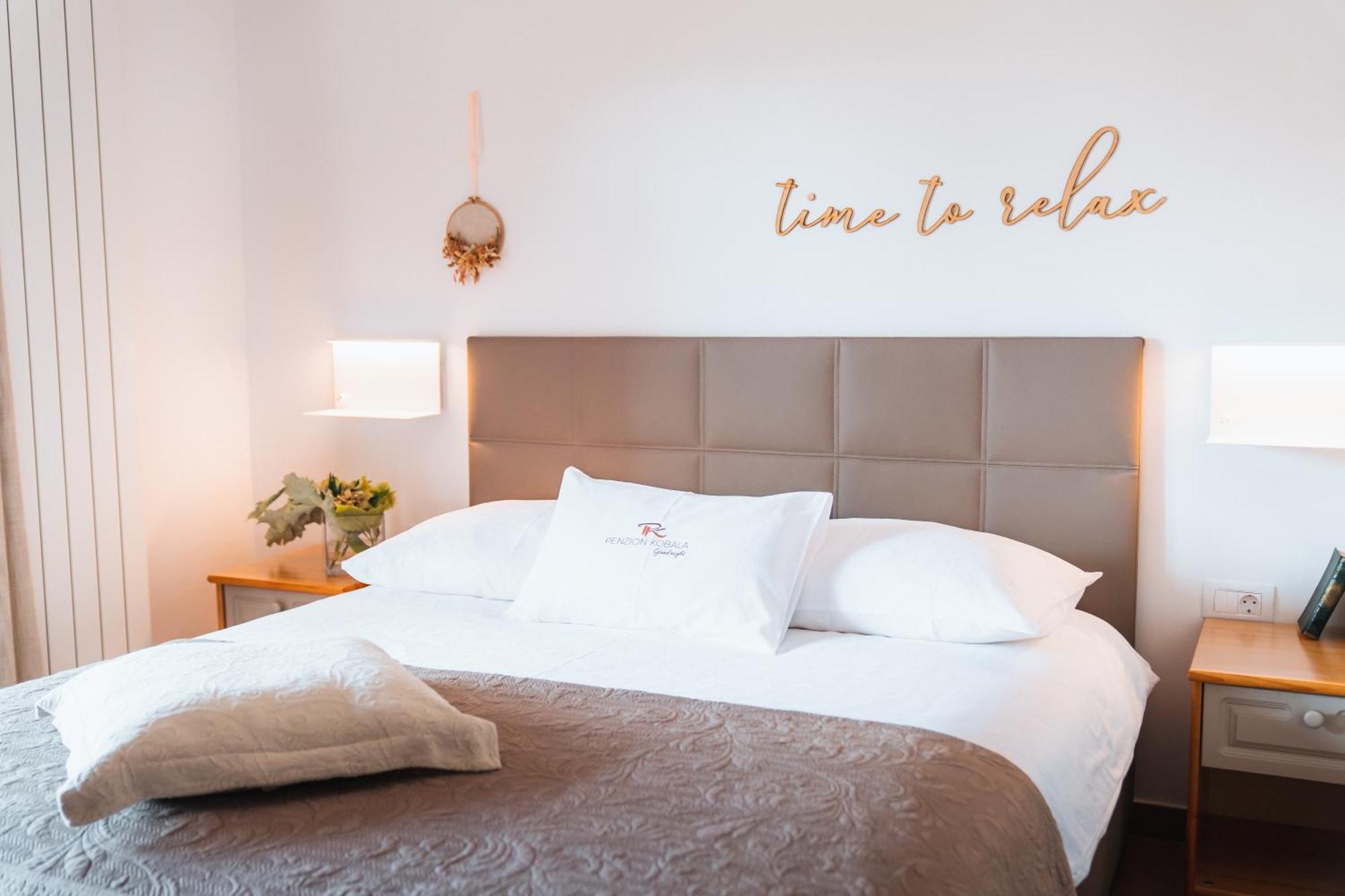 Hotel Penzion Kobala トールミン エクステリア 写真