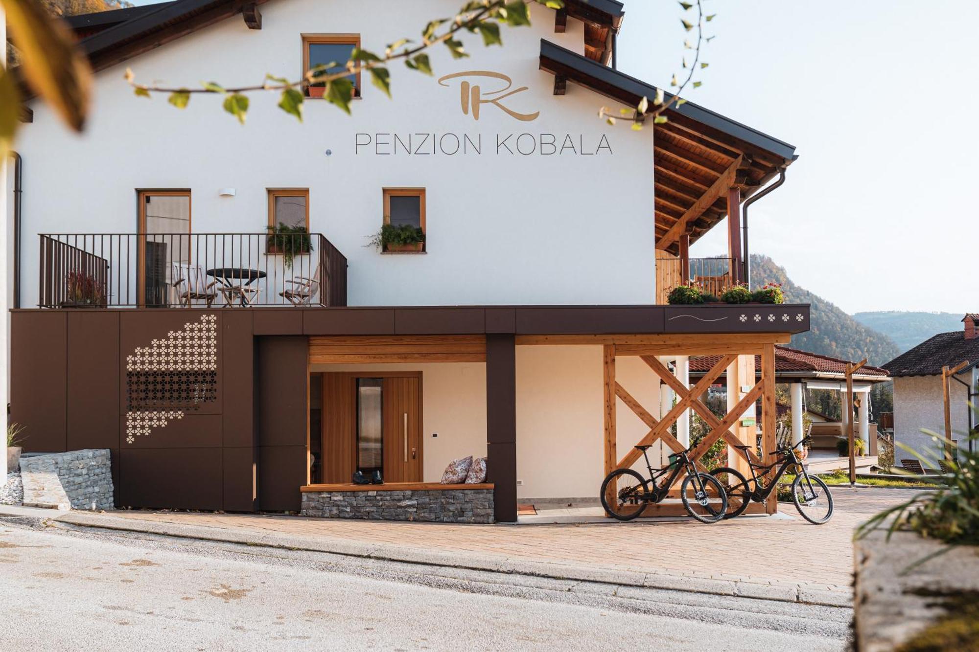 Hotel Penzion Kobala トールミン エクステリア 写真